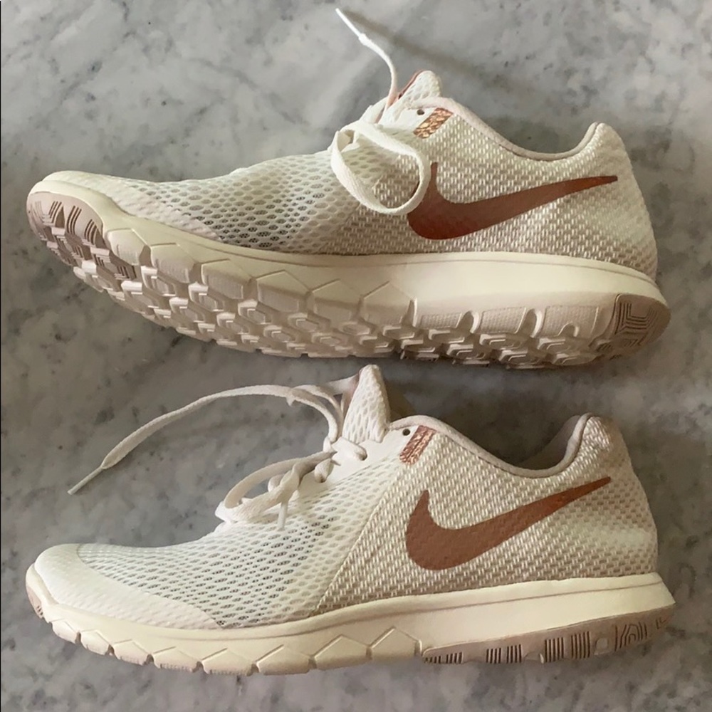 New nike tennis shoes